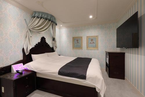 Una cama o camas en una habitación de ホテルバースデー岐阜西店 HOTEL Birthday GifuWest