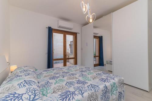 Postel nebo postele na pokoji v ubytování Villetta Porto Mannu E9