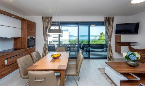 a kitchen and dining room with a table and chairs at Villa Ivan in Sveti Filip i Jakov