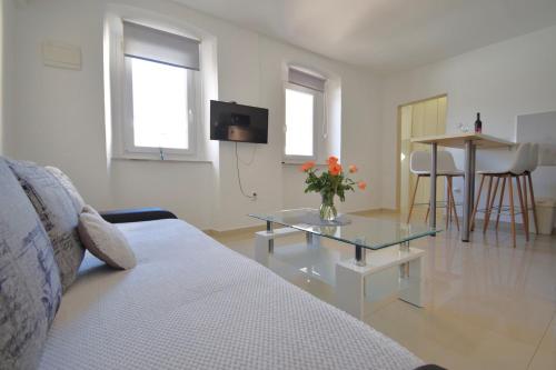 City Centre Apartment with terrace 2