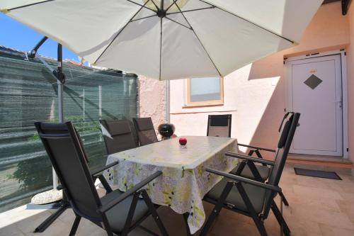 City Centre Apartment with terrace 2