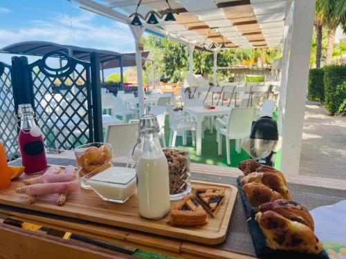 Φωτογραφία από το άλμπουμ του Ninfa Sul Mare Apartments 50 M E T R I dal Mare Best Breakfast and Free Parking σε Capo Vaticano