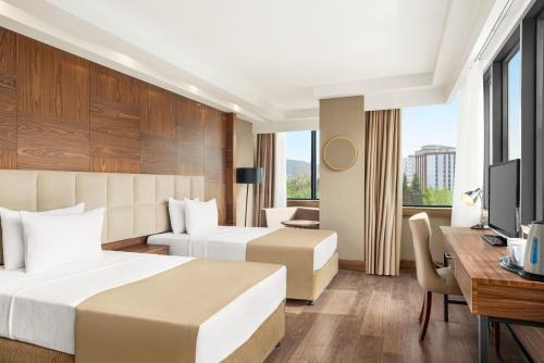 Ramada Plaza by Wyndham Samsunにあるベッド
