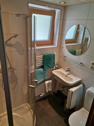 Ein Badezimmer in der Unterkunft Haus Tuklar