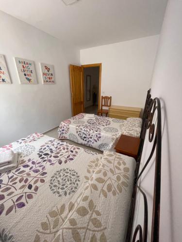 a bedroom with two beds in a room at Atico HouseGom in Cazorla