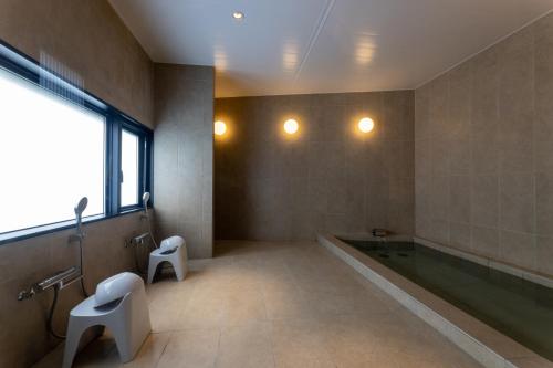 a bathroom with two toilets and a bath tub at BIRD HOTEL in Kamakura