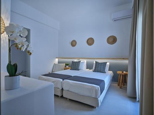 Un pat sau paturi într-o cameră la Acropolis