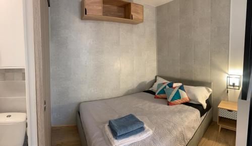 Postel nebo postele na pokoji v ubytování Appartement avec terrasse au cœur de Carcassonne - Serviettes Draps Ménage inclus