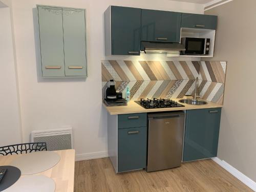 Photo de la galerie de l'établissement Appartement avec terrasse au cœur de Carcassonne - Serviettes Draps Ménage inclus, à Carcassonne