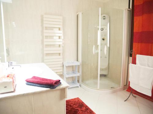 Ванна кімната в Villa Sabah