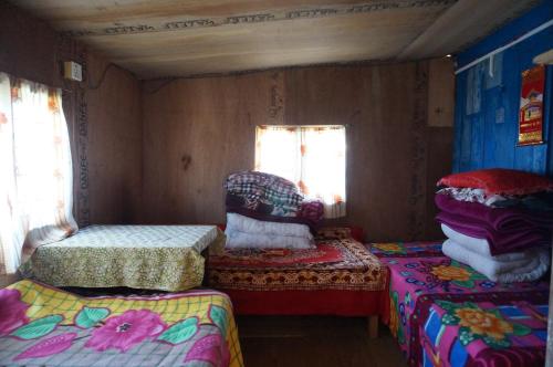Una cama o camas en una habitación de Chintapu Homestay In Maipokhari, Sandakpur Ilam