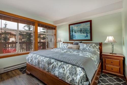 a bedroom with a large bed and a window at Powderhorn Lodge 214 Perfect Solitude Escape in Solitude