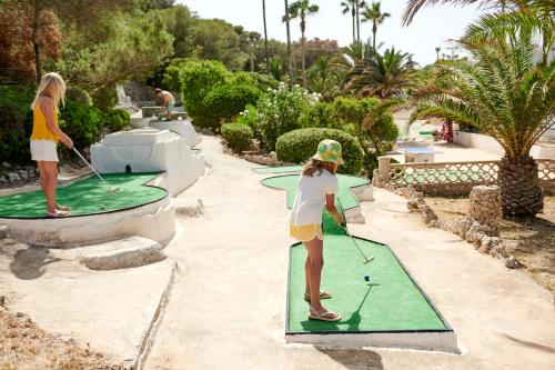Tetamu yang menginap di Iberostar Waves Cala Domingos All Inclusive