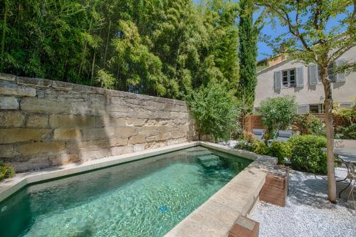 a swimming pool in the backyard of a house at N15 - Les Confidences - Chambres d'hôtes in Avignon