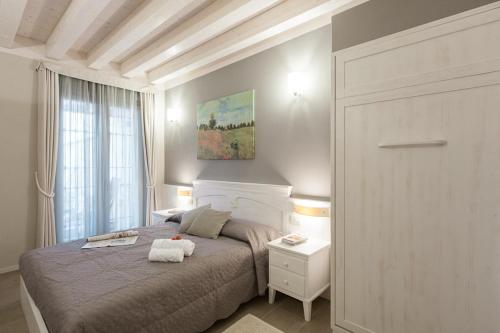 a bedroom with a bed and a window at B&B CORTE SAN MICHELE Desenzano in San Martino della Battaglia
