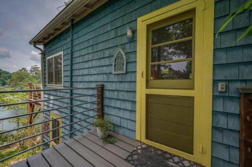 Max's Blue Lakeside Cottage – Photos 3