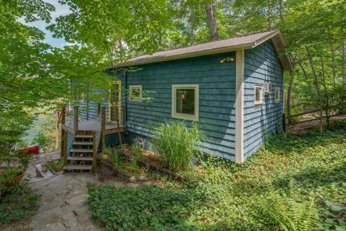 Max's Blue Lakeside Cottage – Photos 2