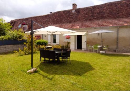 Maison de 4 chambres avec spa jardin clos et wifi a Limeyrat