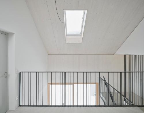a room with a staircase and a window on the ceiling at Urban Mountain Splitlevel with Lake View in Maurach