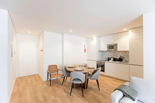 Paraíso -1B w/ AC & Patio by LovelyStay