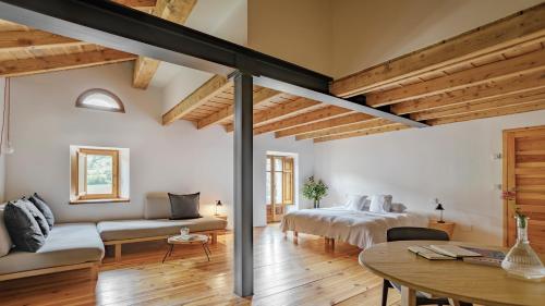 Posteľ alebo postele v izbe v ubytovaní Cal Calsot Casa Rural "Adults Only"