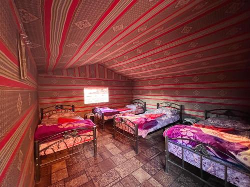 Letto o letti in una camera di Bedouin Nights Camp