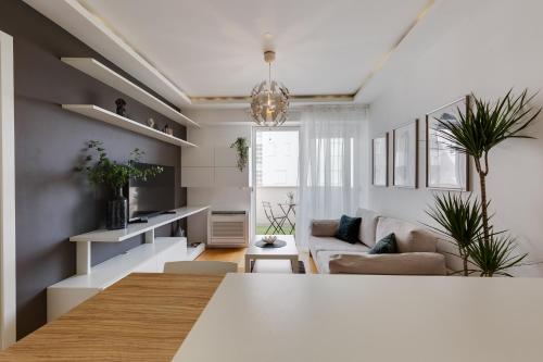 City Lux Apartment 1- with garage and balcony