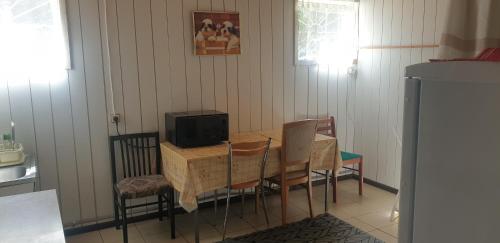 TV a/nebo společenská místnost v ubytování Peipsi Talu Lake view room