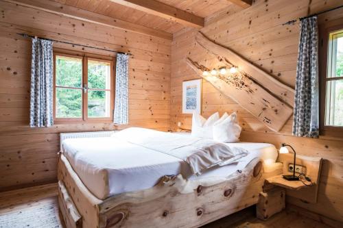 Ένα ή περισσότερα κρεβάτια σε δωμάτιο στο Landgut Moserhof