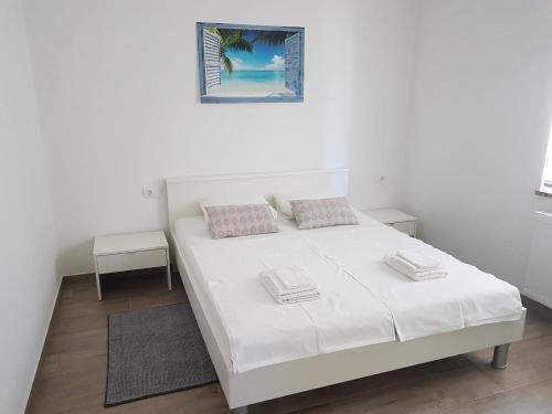 Säng eller sängar i ett rum på Ruža Apartmani Zadar