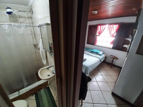 Et badeværelse på Casa espaçosa a 15 min. a pé do Centro Histórico