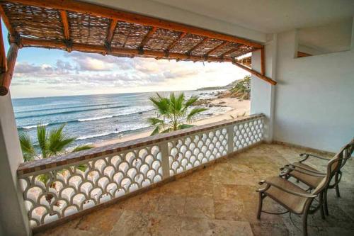 Un balcón o terraza de Cabo Surf Hotel