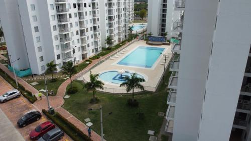 Vista de la piscina de Apartamento Aqualina Orange Cuarto Piso Vista a Montañas o alrededores