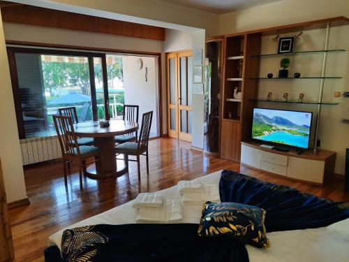 Apartments Anagora II