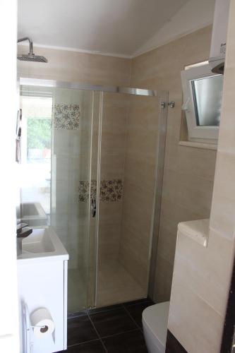 Ένα μπάνιο στο Kuća za odmor R&A
