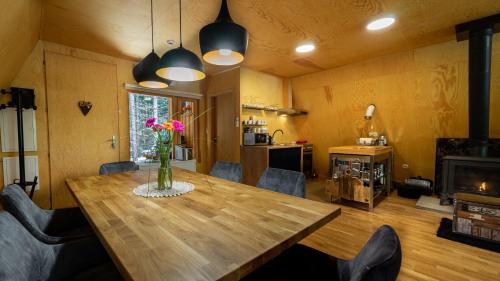 Posezení v ubytování Forest House Stella - A frame cabin