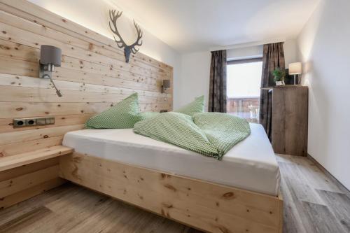 Postel nebo postele na pokoji v ubytování Berghotel Gerlosstein