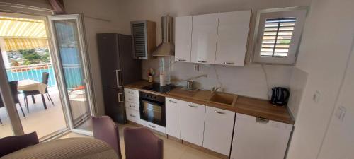 Kuchyň nebo kuchyňský kout v ubytování Apartment Grubišić