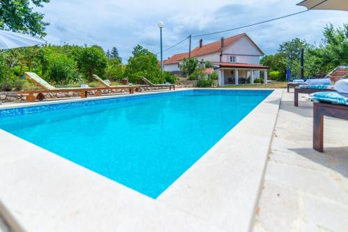 villa Flora with Pool – Photos 2