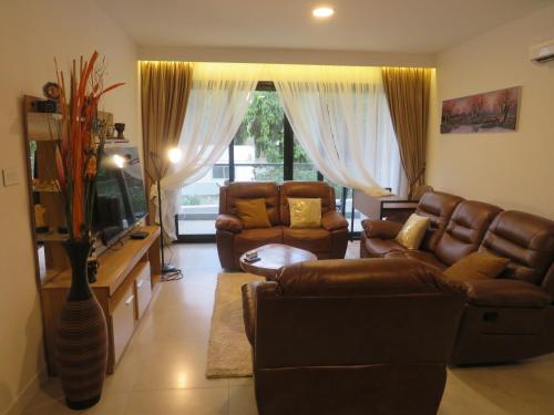 Tribute House - Big 1 BDR APT with 2 Bathrooms - Free Parking, Wifi, Gym, Pool