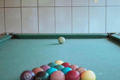 マレシャウ・フロリアノにあるChácara em Marechal Florianoの卓球台