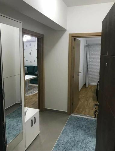 a room with a mirror and a room with a door at KENZA jednosobni stanovi in Podgorica