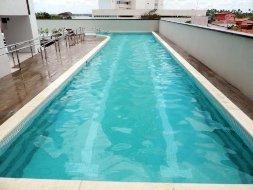 a swimming pool on the roof of a building at FLAT BEIRA MAR BARRA DE JANGADA ANDAR ALTO JABOATão in Recife