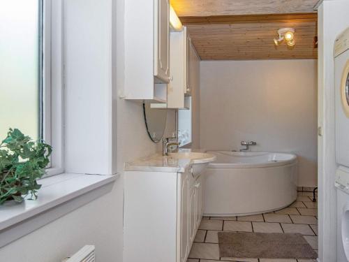 Koupelna v ubytování Holiday home Skjern XVIII