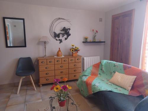 Afbeelding uit fotogalerij van Maison familiale avec piscine privée, jeux pour enfants, salle de sport et Wifi en Dordogne - FR-1-616-70 in Cherveix-Cubas