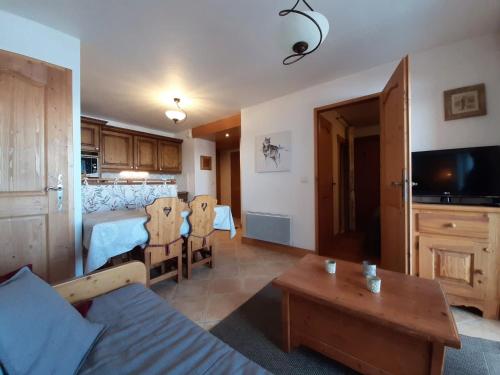 Appartement calme avec balcon, accès direct aux pistes
