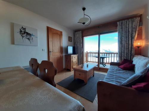 Appartement calme avec balcon, accès direct aux pistes