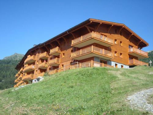 Appartement calme avec balcon, accès direct aux pistes