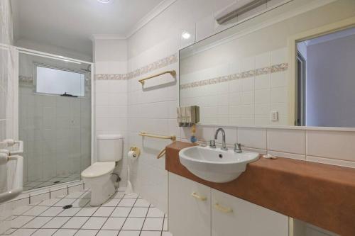 Villa 52 Tangalooma tesisinde bir banyo