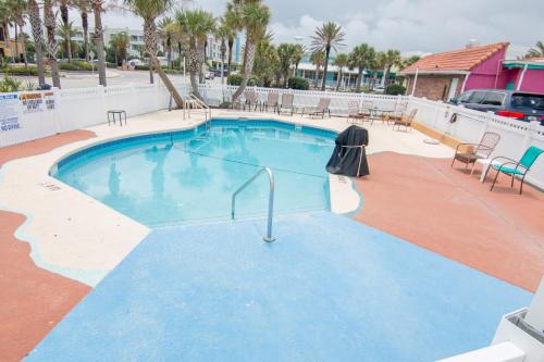 Magic Beach Motel - Vilano Beach, Saint Augustineの敷地内または近くにあるプール